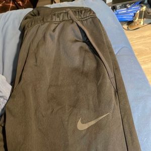 black mens nike joggers